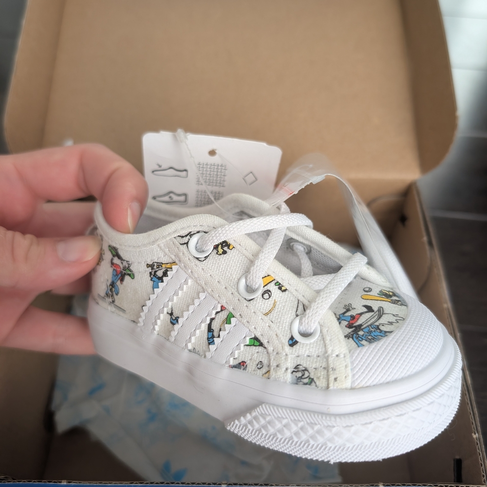 Adidas x Disney 4K White Blue Sneakers Mickey Mouse Goody Shoes Nizza I Sport